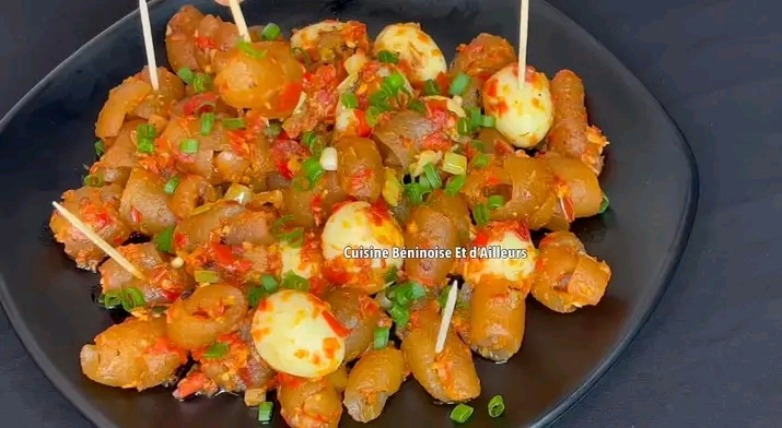🥘 Recette du jour : Sauté de kpanman et œufs de caille bien épicé