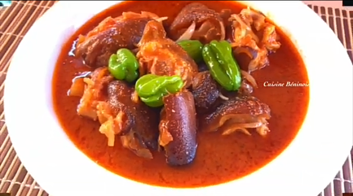 🍲 Sauce BLÔKÔTÔ : La Recette Facile et Savoureuse des Pattes de Bœuf à la Tomate