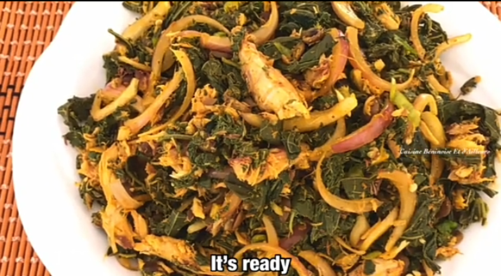 🇧🇯 KPOYIBA : La Recette Traditionnelle des Feuilles de Manioc Fraîches